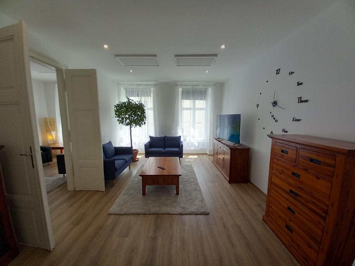 Korvin One Apartman Pápa エクステリア 写真